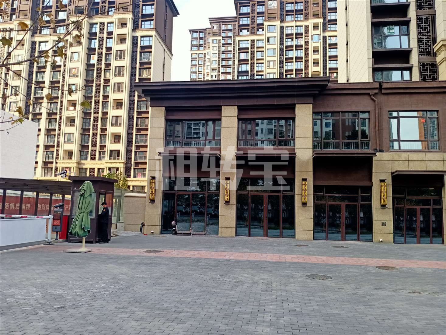 8500特价房，朝南临街主路大道，可做隔...