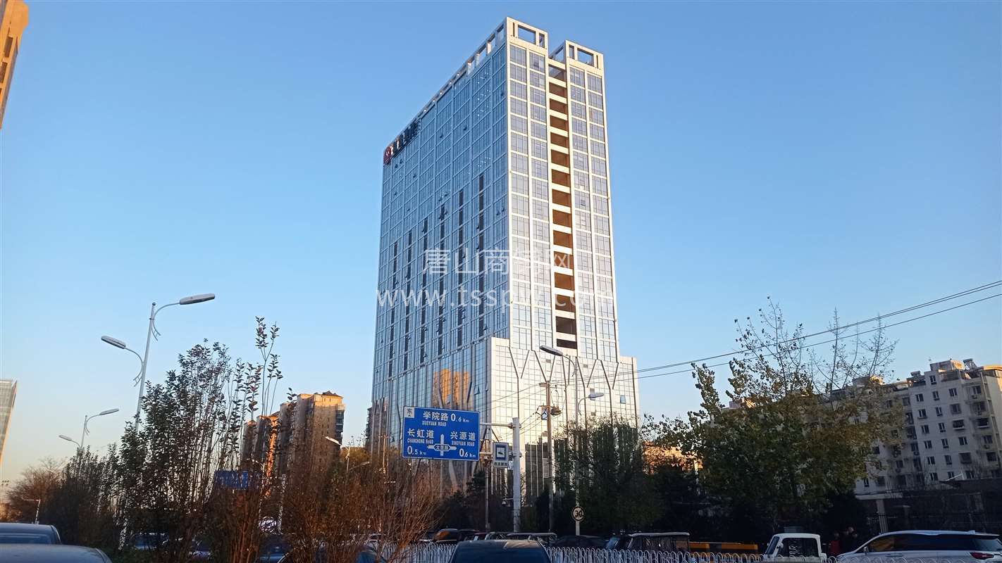 凤凰新城核心商务区，云中心，100平米7...